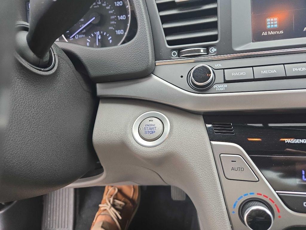 Hyundai Elantra  2017