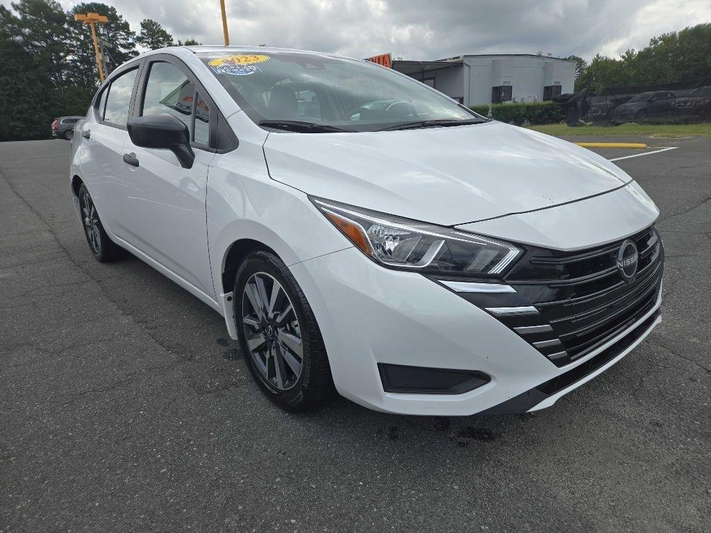 Nissan Versa  2023