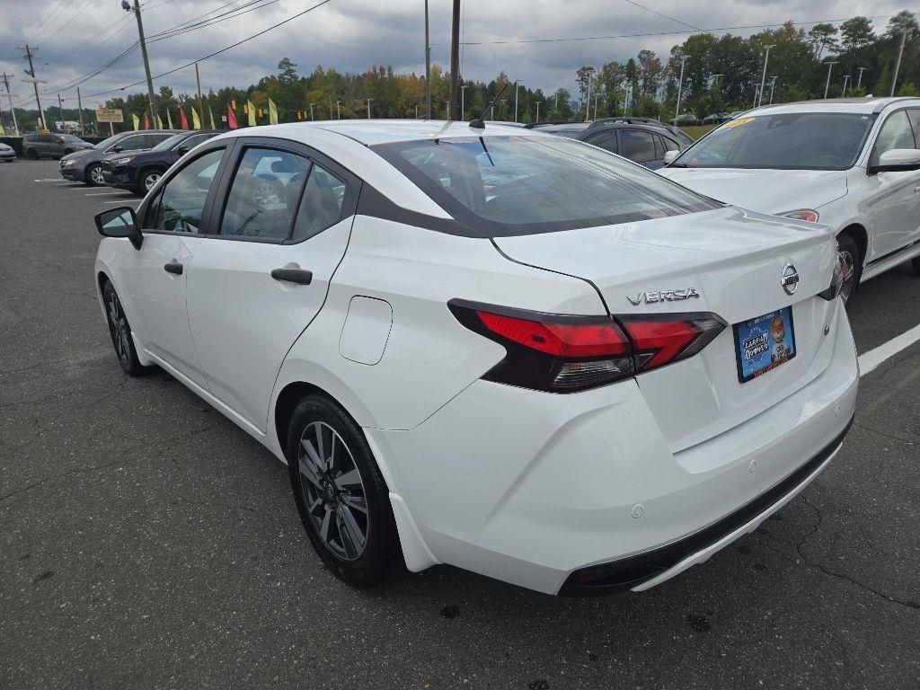 Nissan Versa  2023