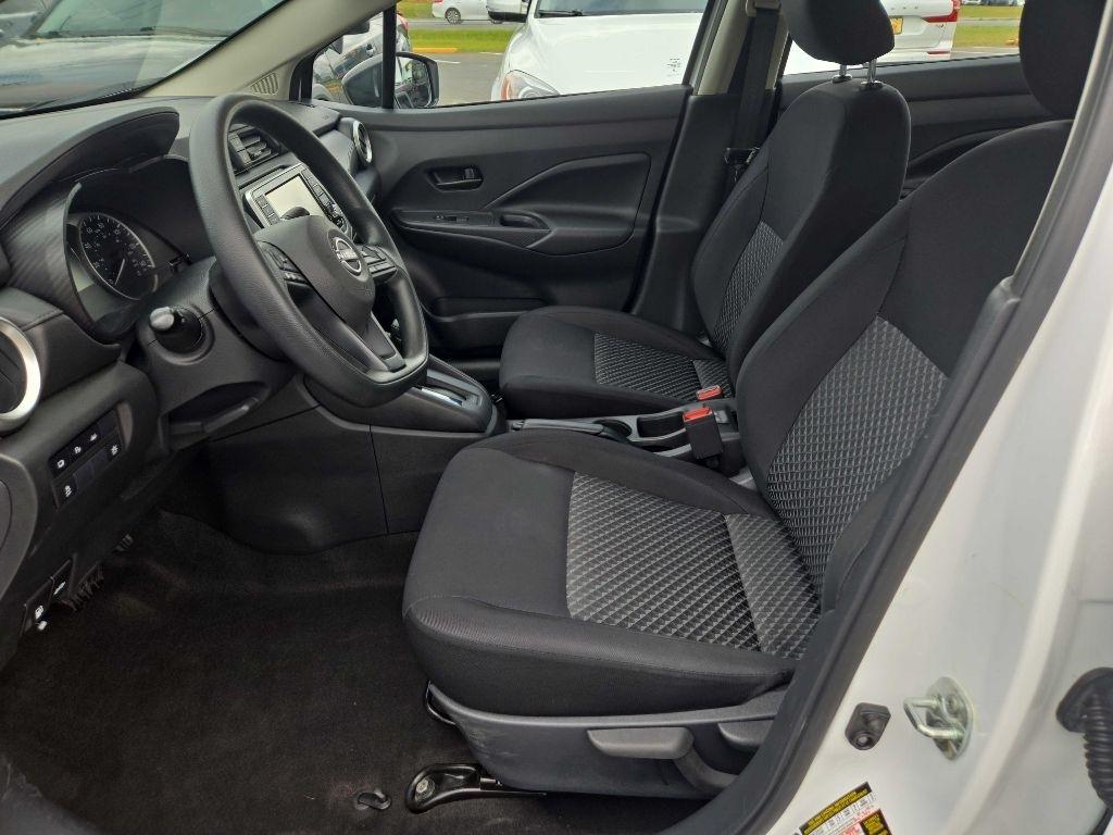 Nissan Versa  2023