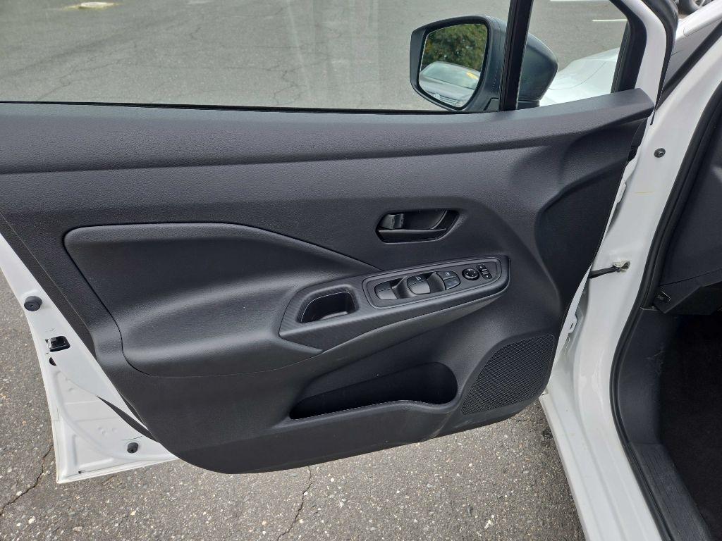 Nissan Versa  2023