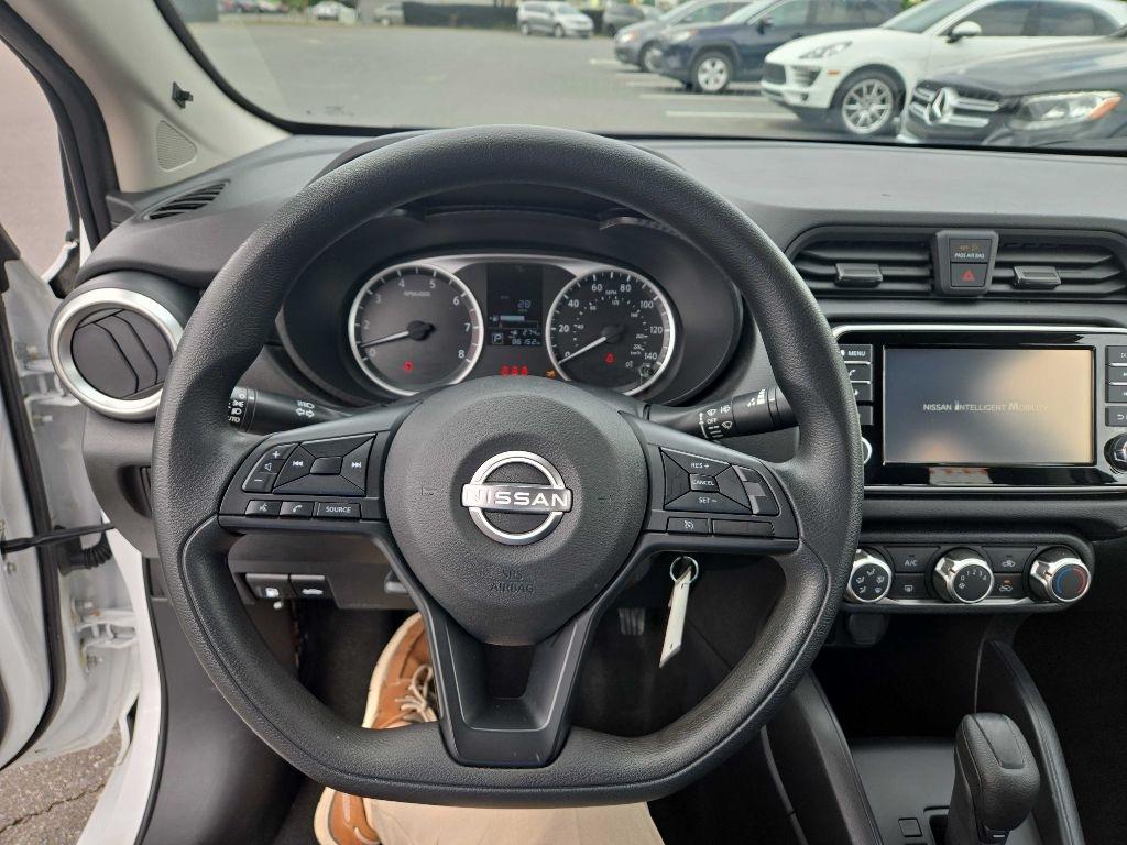 Nissan Versa  2023