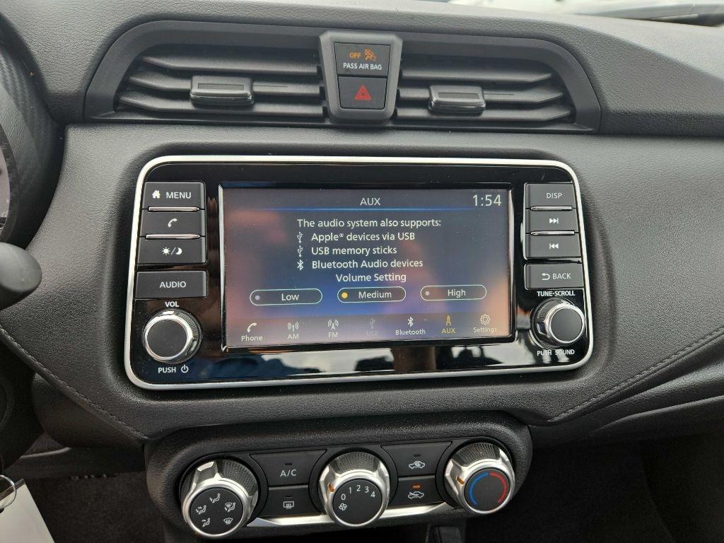 Nissan Versa  2023