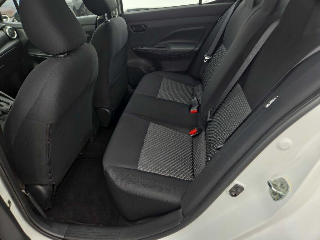 Nissan Versa  2023