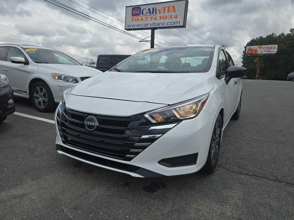 Nissan Versa  2023