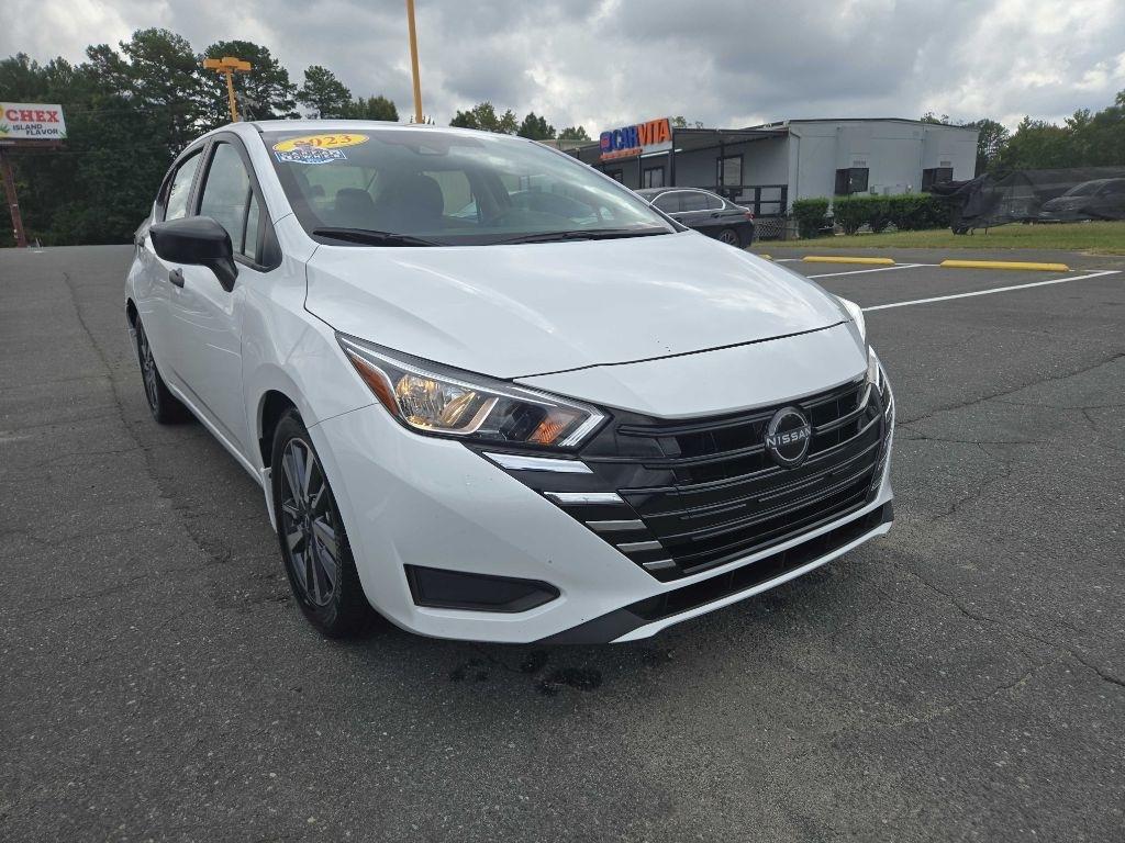 Nissan Versa  2023