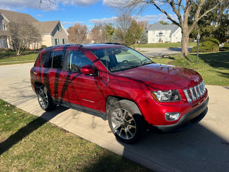 2017 Jeep Compass Latitude photo 2