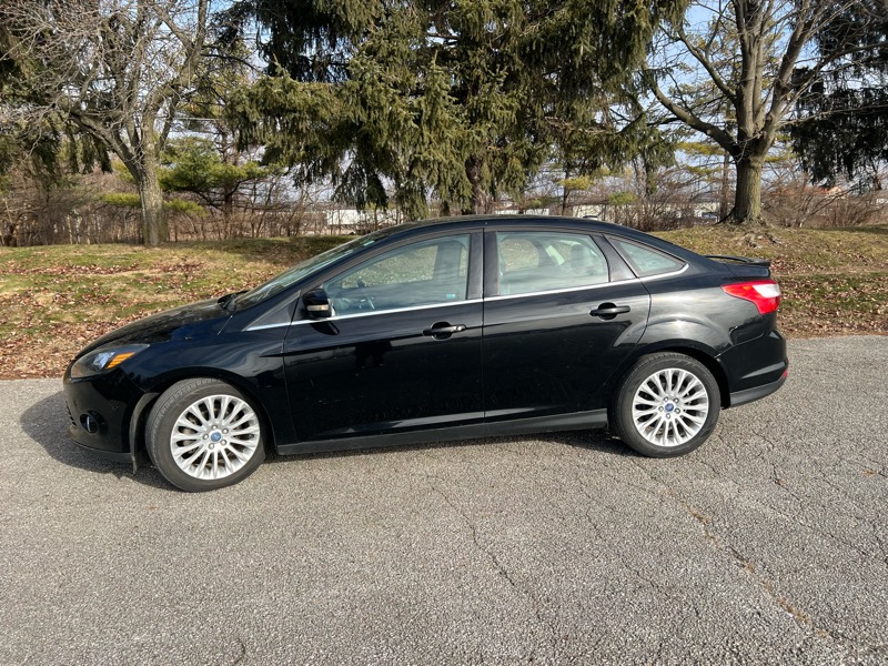 2012 Ford Focus Titanium Sedan