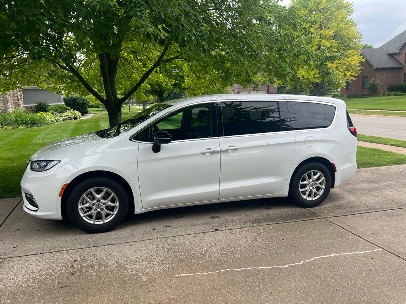 2025 Chrysler Pacifica Select 4D Wagon