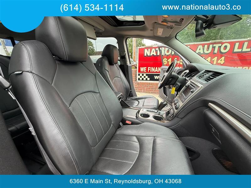 GMC Acadia photo 12