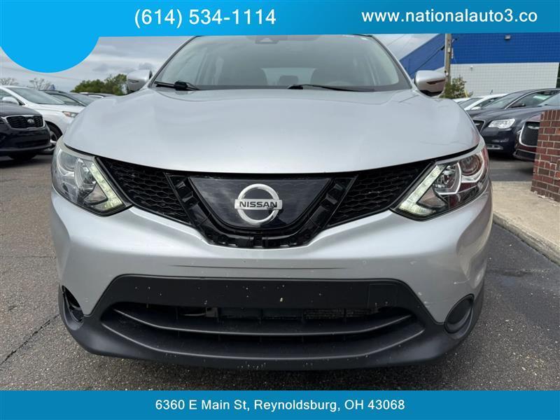 Nissan Rogue Sport photo 2