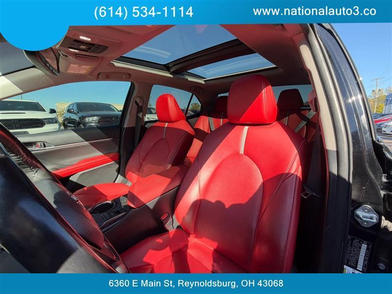 Toyota Camry photo 9