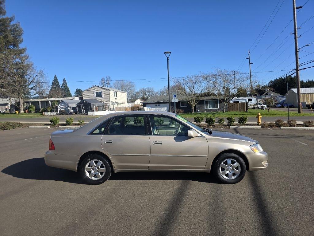 Toyota Avalon 4dr Sdn XL w/Bench Seat (Natl) 2002