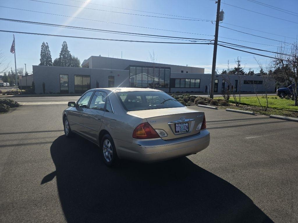 Toyota Avalon 4dr Sdn XL w/Bench Seat (Natl) 2002