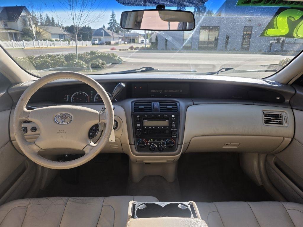 Toyota Avalon 4dr Sdn XL w/Bench Seat (Natl) 2002