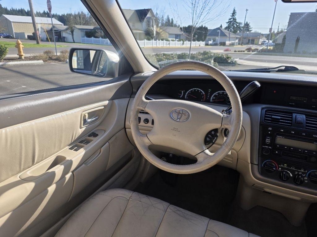 Toyota Avalon 4dr Sdn XL w/Bench Seat (Natl) 2002