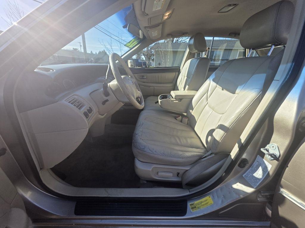 Toyota Avalon 4dr Sdn XL w/Bench Seat (Natl) 2002