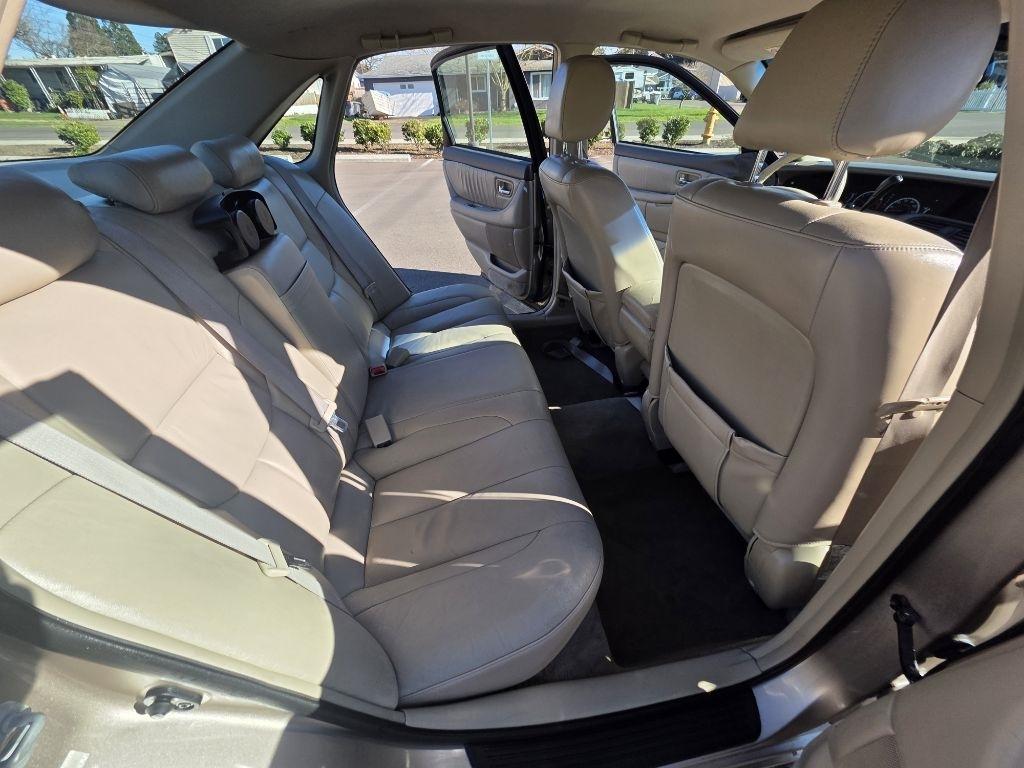 Toyota Avalon 4dr Sdn XL w/Bench Seat (Natl) 2002