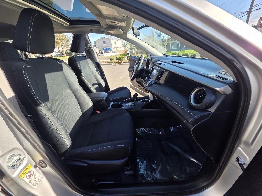 Toyota RAV4 FWD 4dr XLE (Natl) 2015