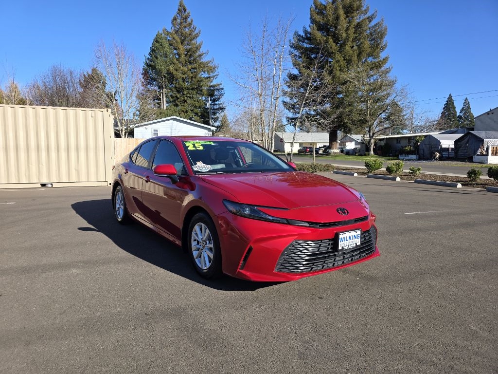 Toyota Camry Hybrid  2025