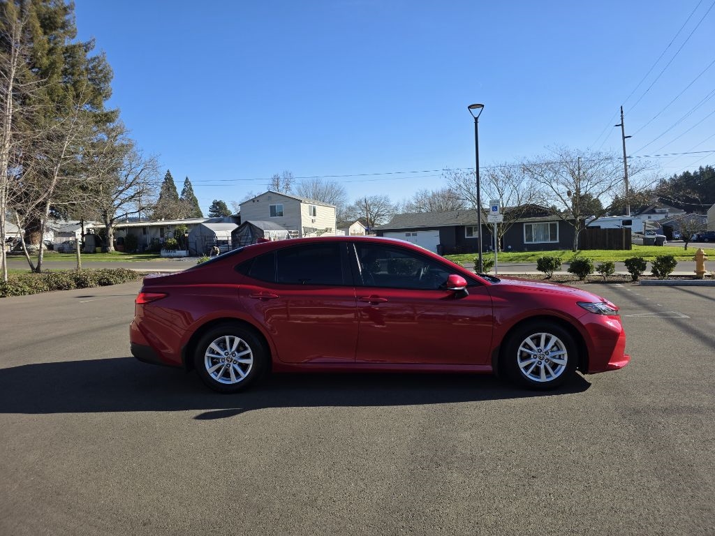Toyota Camry Hybrid  2025