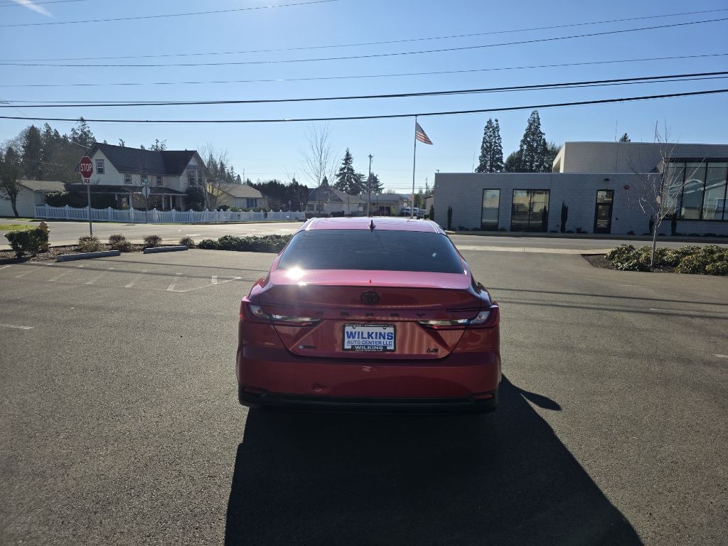 Toyota Camry Hybrid  2025