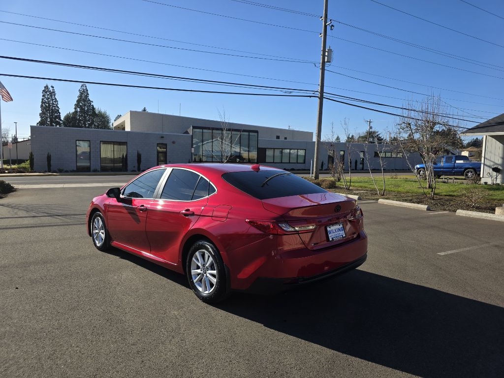 Toyota Camry Hybrid  2025