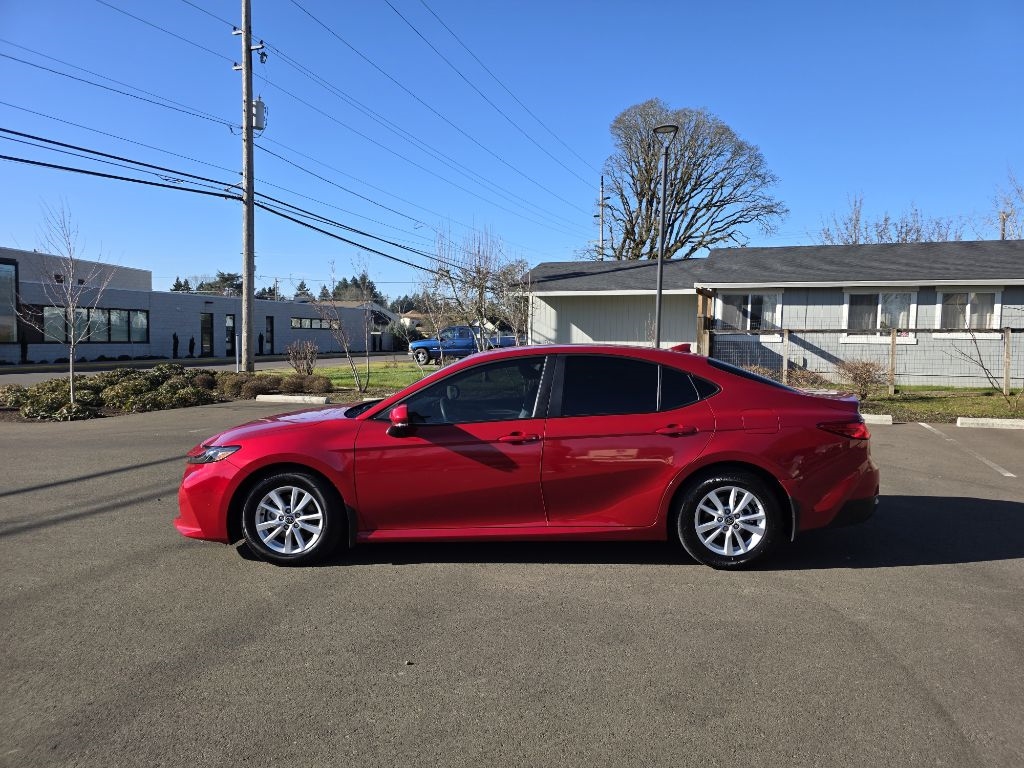 Toyota Camry Hybrid  2025