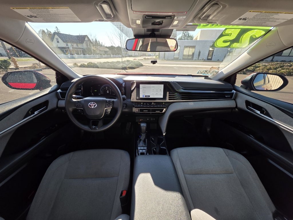 Toyota Camry Hybrid  2025