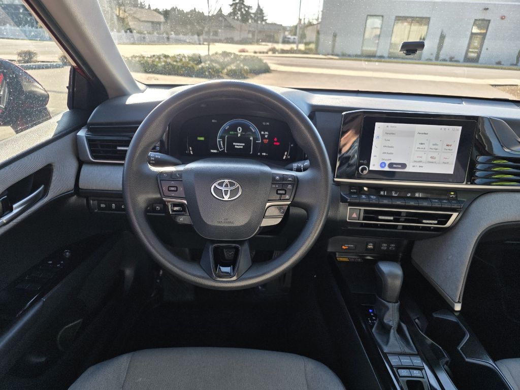 Toyota Camry Hybrid  2025