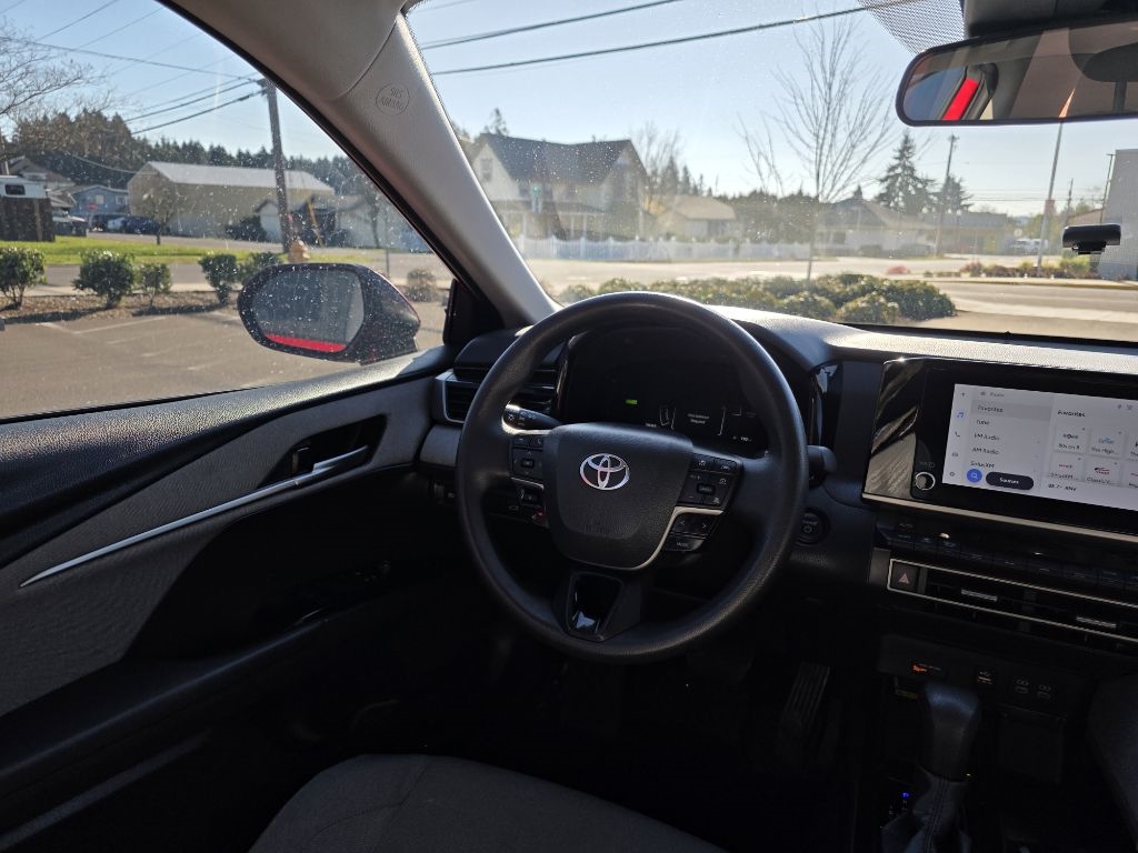 Toyota Camry Hybrid  2025