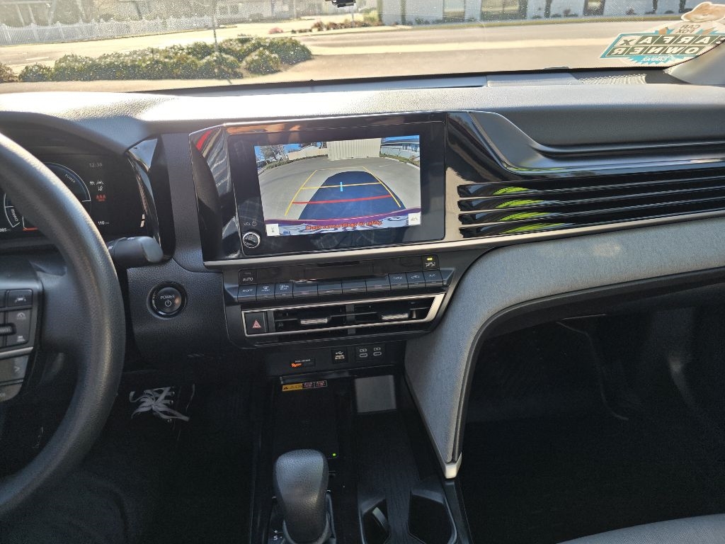 Toyota Camry Hybrid  2025