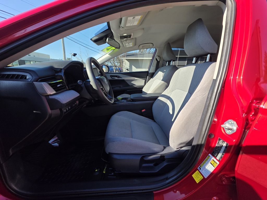 Toyota Camry Hybrid  2025