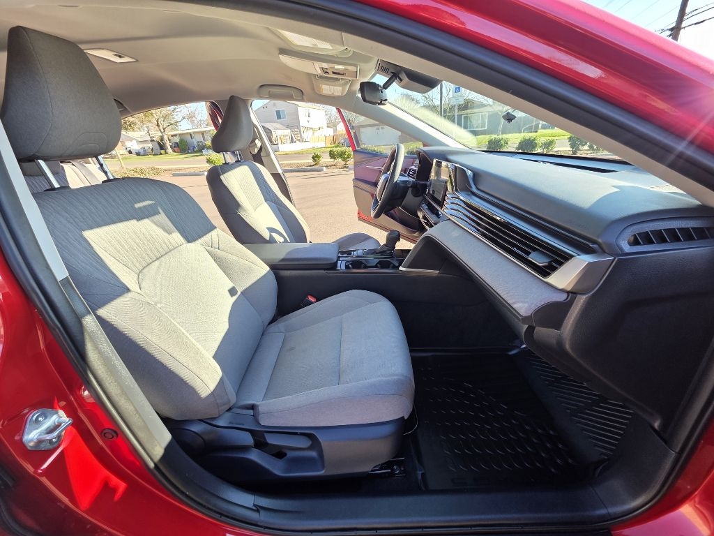 Toyota Camry Hybrid  2025