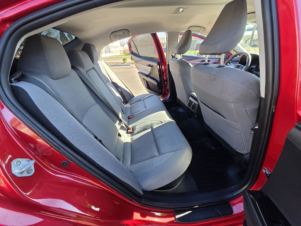 Toyota Camry Hybrid  2025