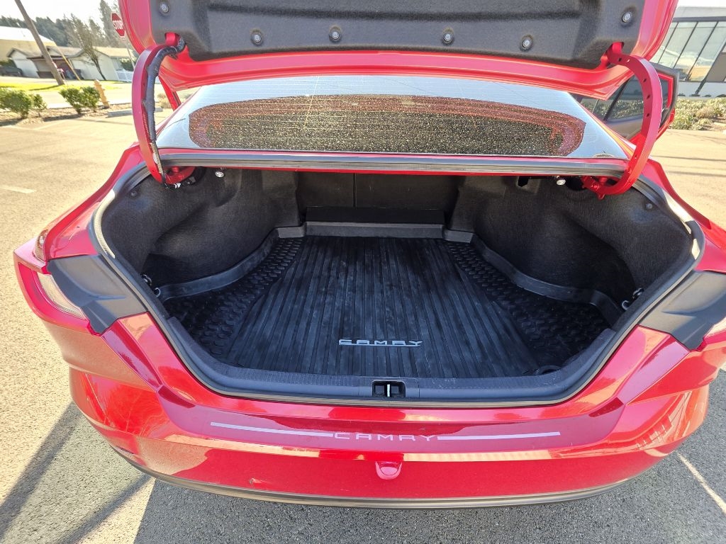 Toyota Camry Hybrid  2025