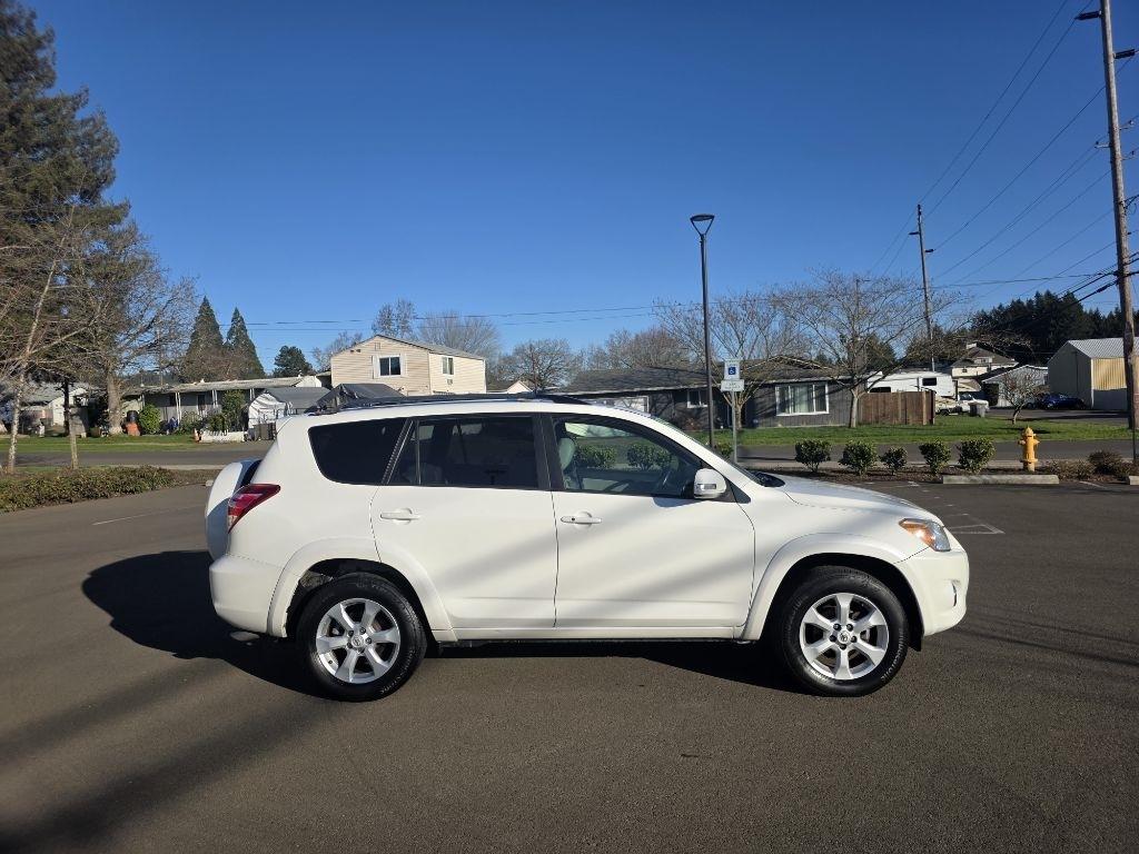 Toyota RAV4 FWD 4dr 4-cyl 4-Spd AT Ltd (Natl) 2011