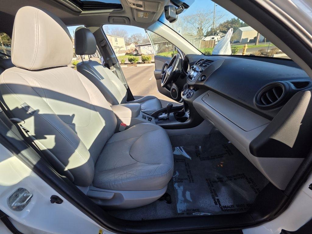 Toyota RAV4 FWD 4dr 4-cyl 4-Spd AT Ltd (Natl) 2011