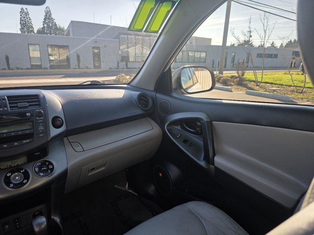 Toyota RAV4 FWD 4dr 4-cyl 4-Spd AT Ltd (Natl) 2011