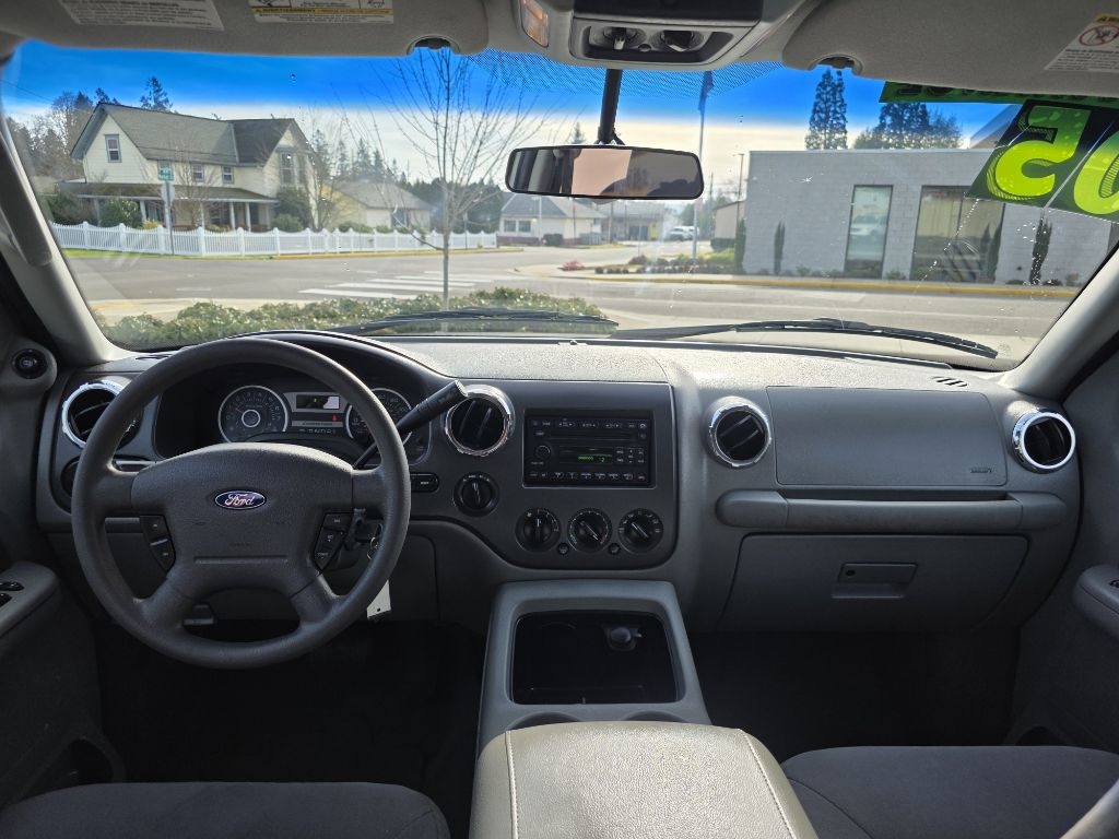 Ford Expedition 5.4L XLT 4WD 2005