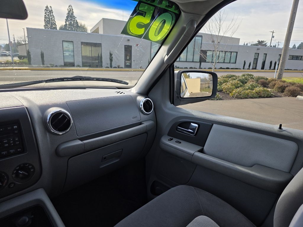 Ford Expedition 5.4L XLT 4WD 2005