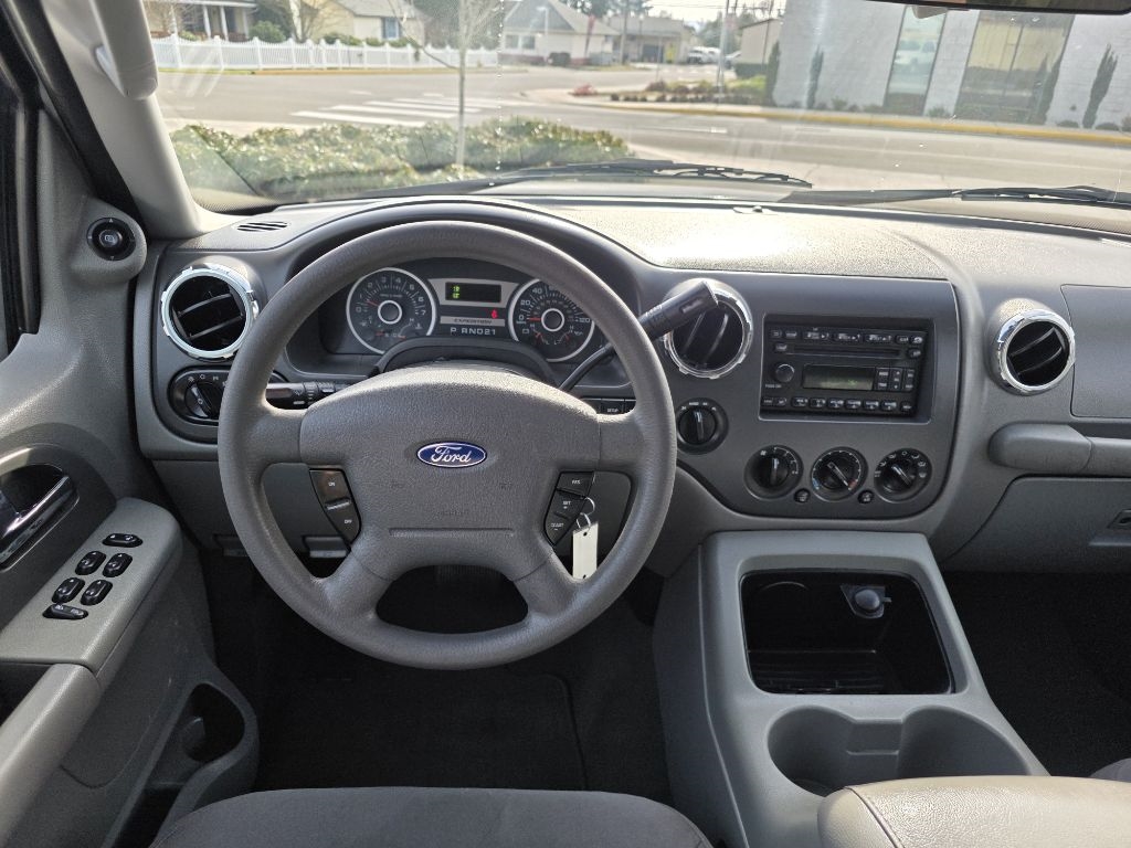 Ford Expedition 5.4L XLT 4WD 2005