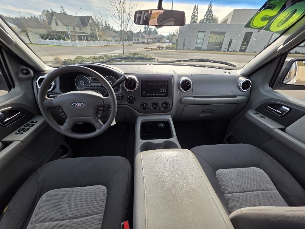 Ford Expedition 5.4L XLT 4WD 2005