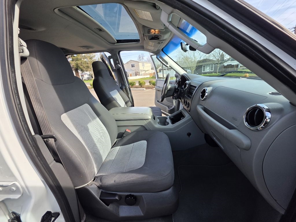 Ford Expedition 5.4L XLT 4WD 2005