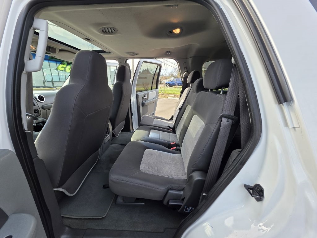 Ford Expedition 5.4L XLT 4WD 2005