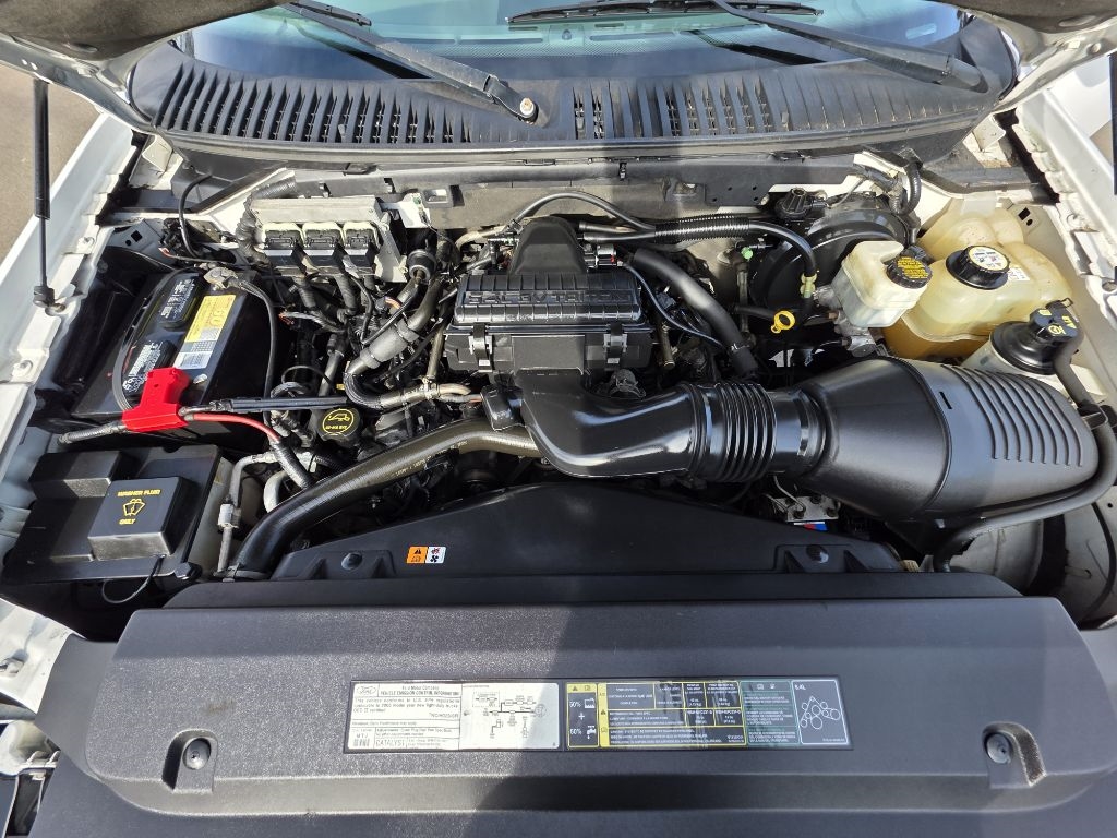 Ford Expedition 5.4L XLT 4WD 2005