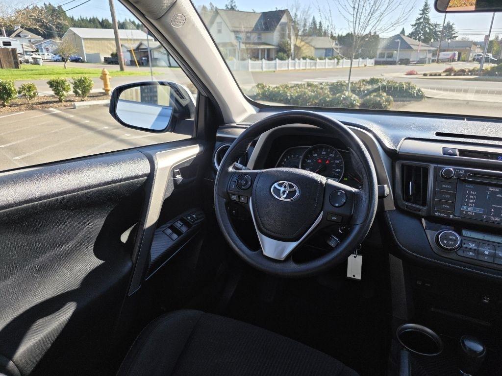 Toyota RAV4 AWD 4dr XLE (Natl) 2014