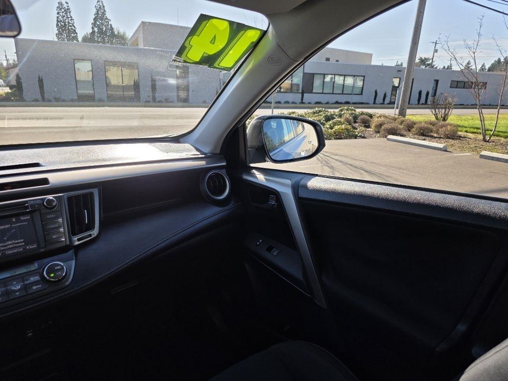 Toyota RAV4 AWD 4dr XLE (Natl) 2014