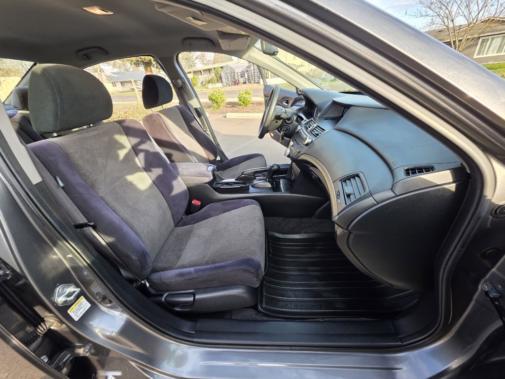 Honda Accord 4dr I4 Auto LX-P 2009