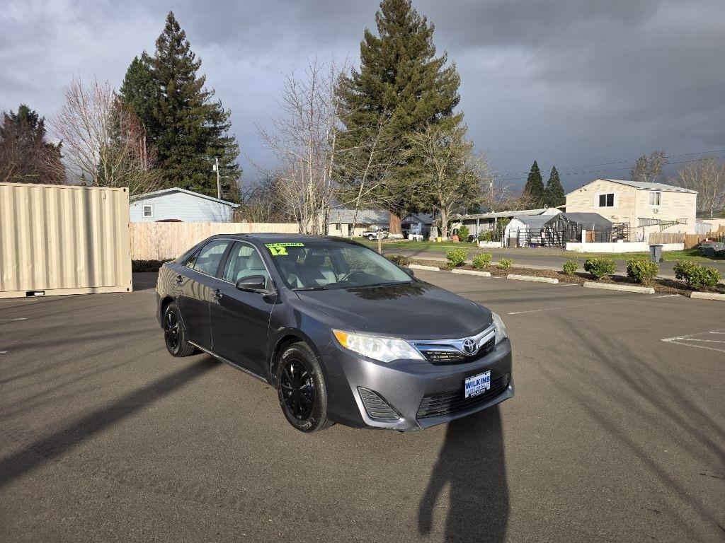 Toyota Camry 4dr Sdn I4 Auto LE (Natl) 2012